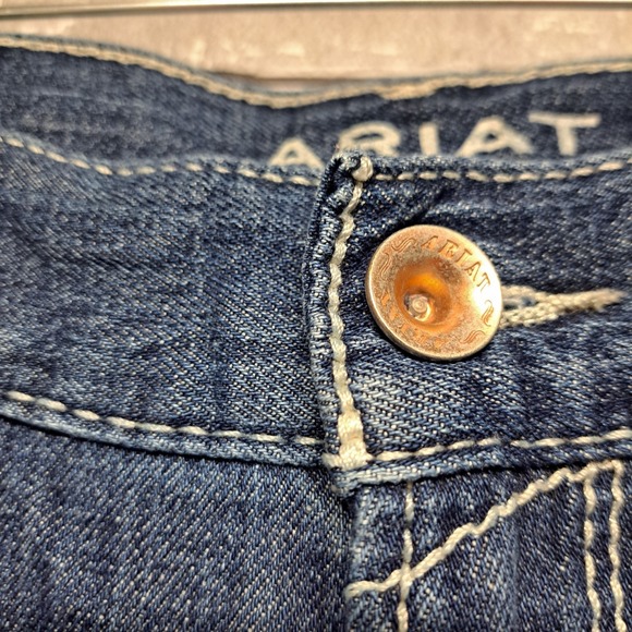 Ariat Denim Boyfriend Shorts Women's 32R Blue Embroidered Aztec Pockets Western - Picture 5 of 15